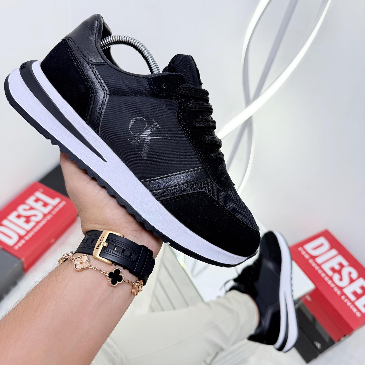 CALVIN KLEIN URBAN RUNNER