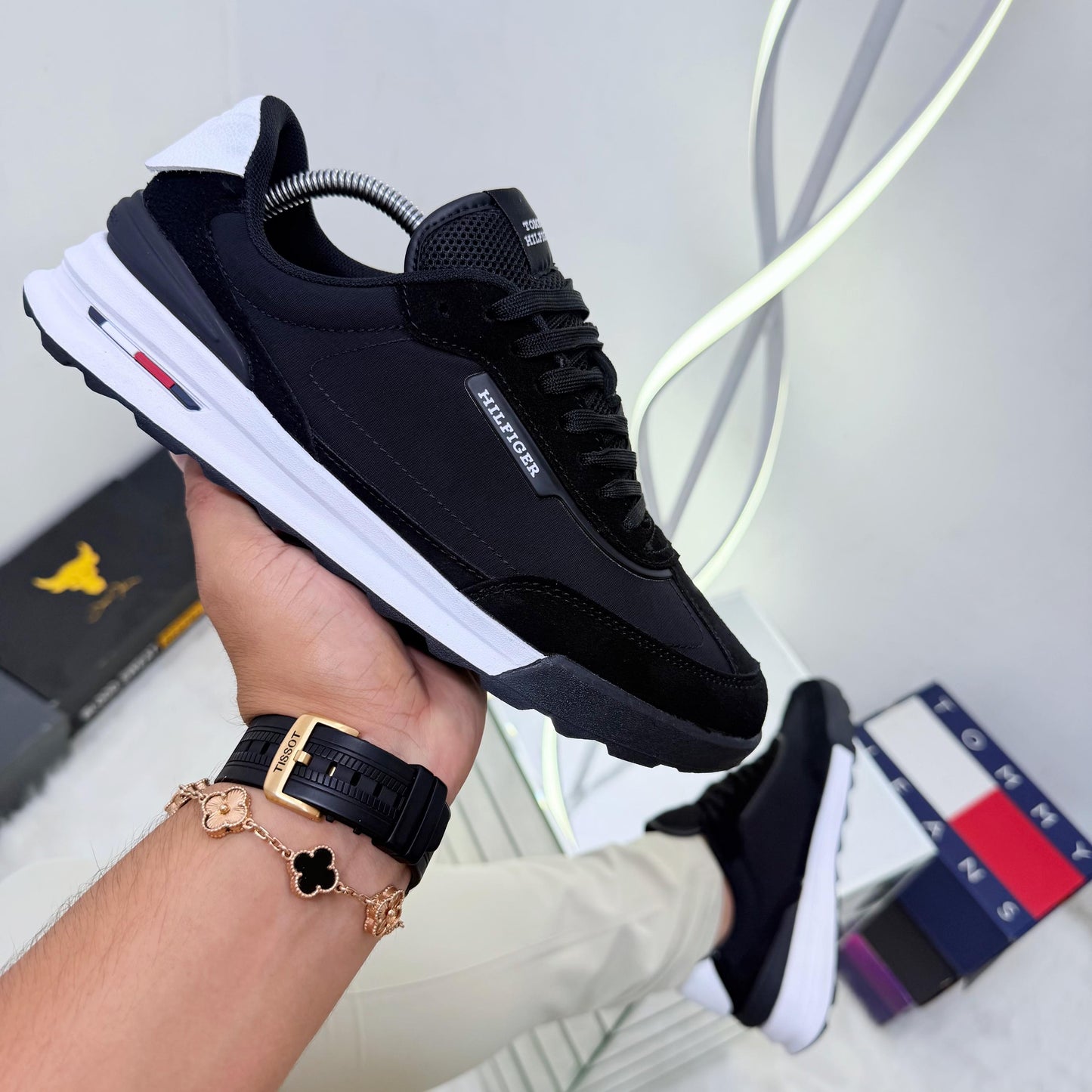 TOMMY HILFIGER