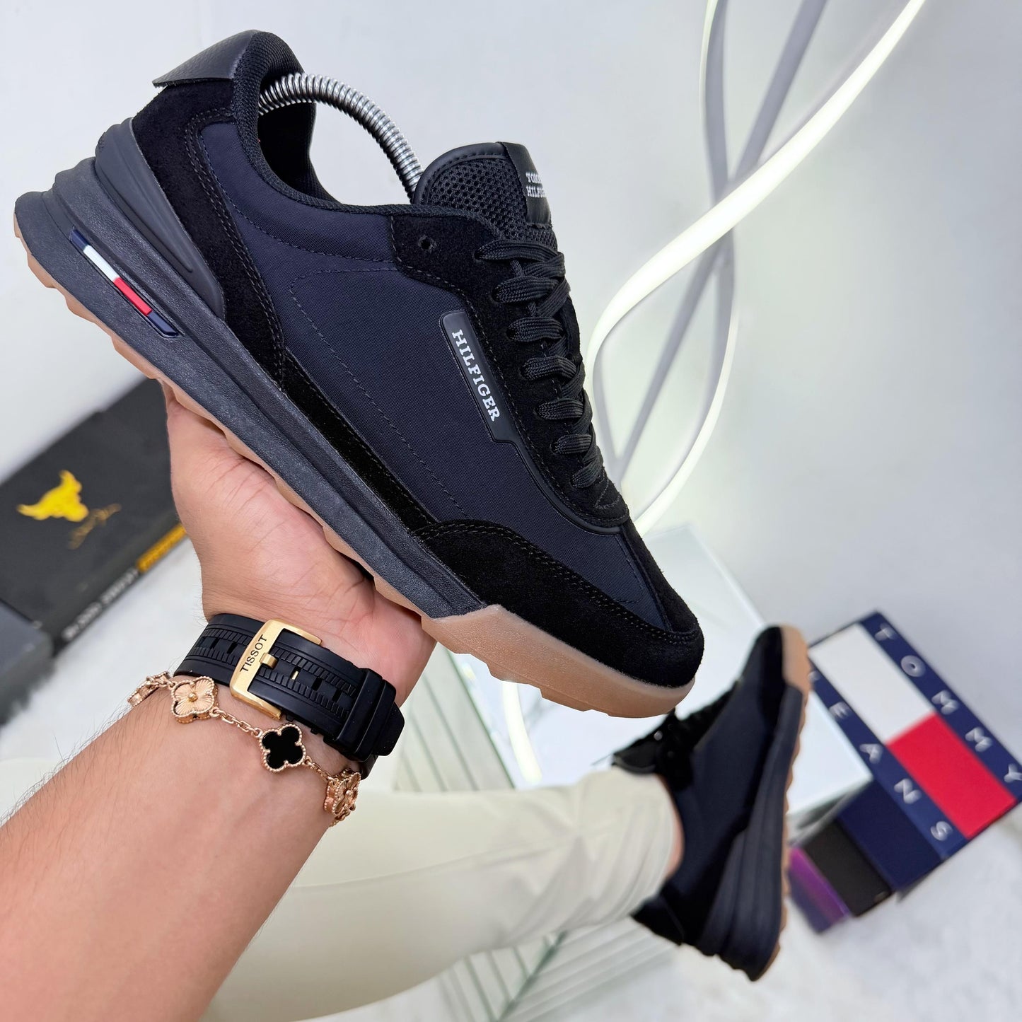 TOMMY HILFIGER