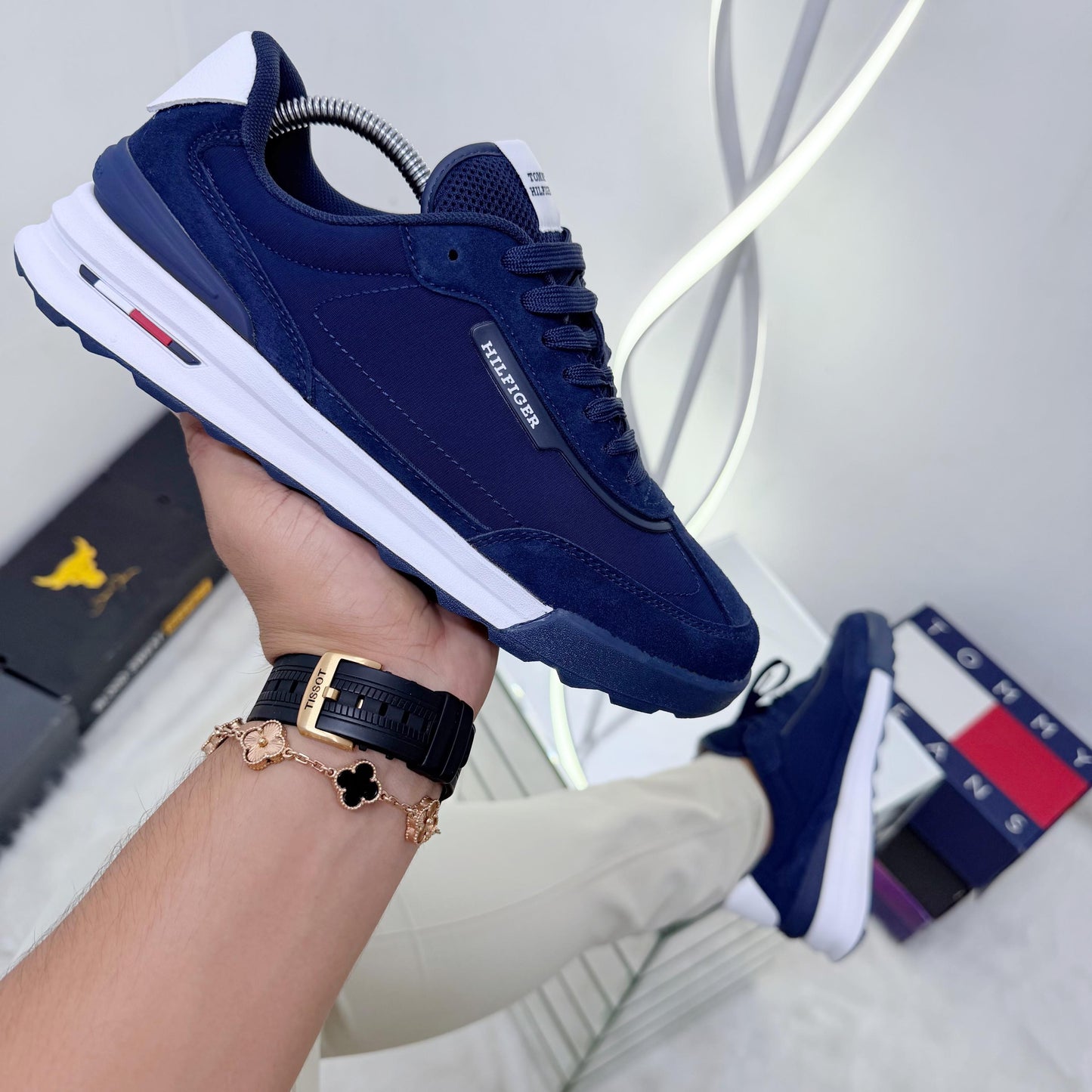 TOMMY HILFIGER