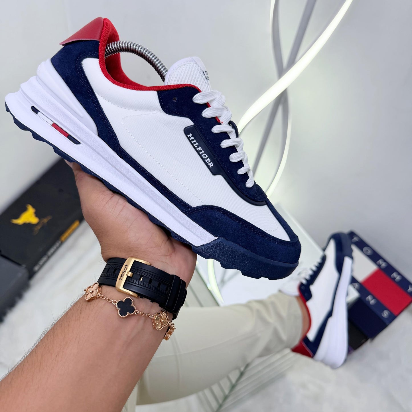 TOMMY HILFIGER
