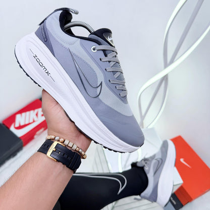 NIKE VOMERO 18 HOMBRE